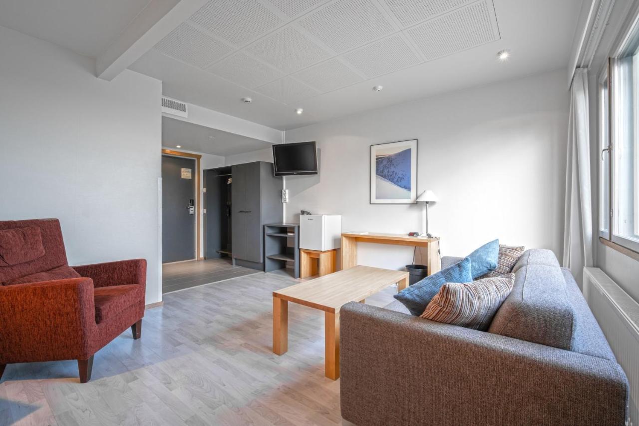 Ski-Inn Hotel Pyhaetunturi Kültér fotó